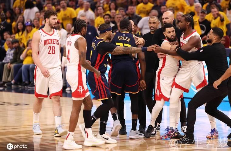 火箭客场险胜勇士 比赛进入决战时刻 火箭客场险胜勇士 比赛进入决战时刻