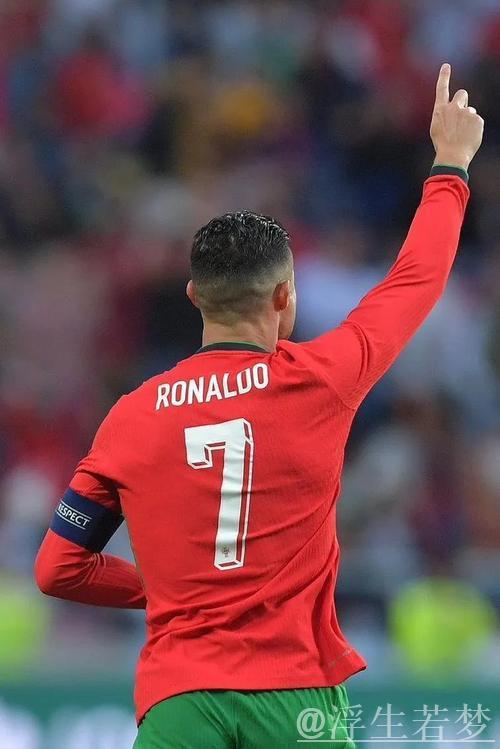 22岁超级左后卫连拿2MVP成葡萄牙英雄：压C罗力挽狂澜